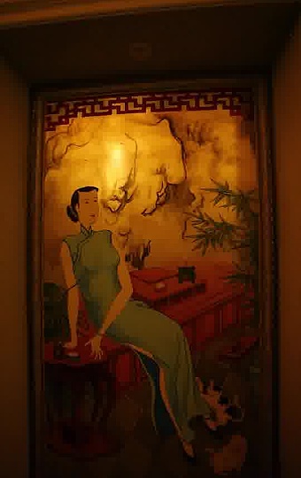 以老上海情怀为主，座椅却故意设计西式风格，宫廷椅很有格调，中西结合很到位