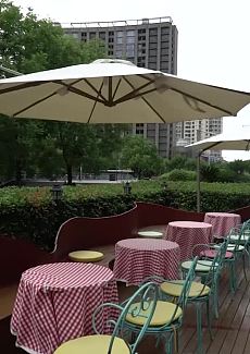   鸟语花香的优雅露台