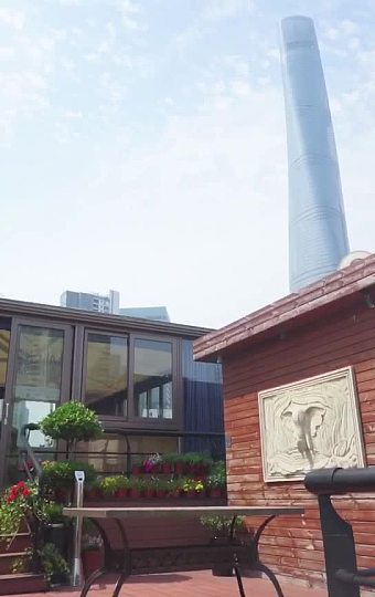 在这金融贸易区喧嚣的环境下，却能独享这闹市中的清净，忙碌中的休闲，让公事也变成一种享受