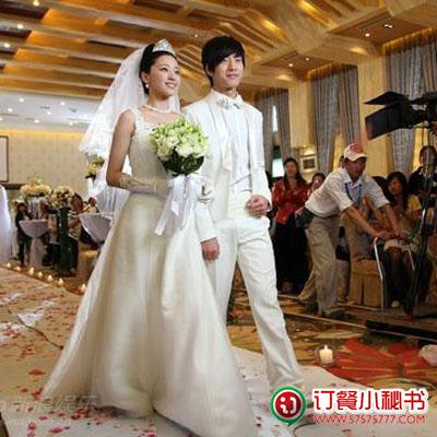 婚纱禁忌_动漫婚纱情侣头像(2)