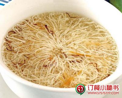 细如发丝——文思豆腐      文思豆腐是淮扬地区一款传统名菜,它始于